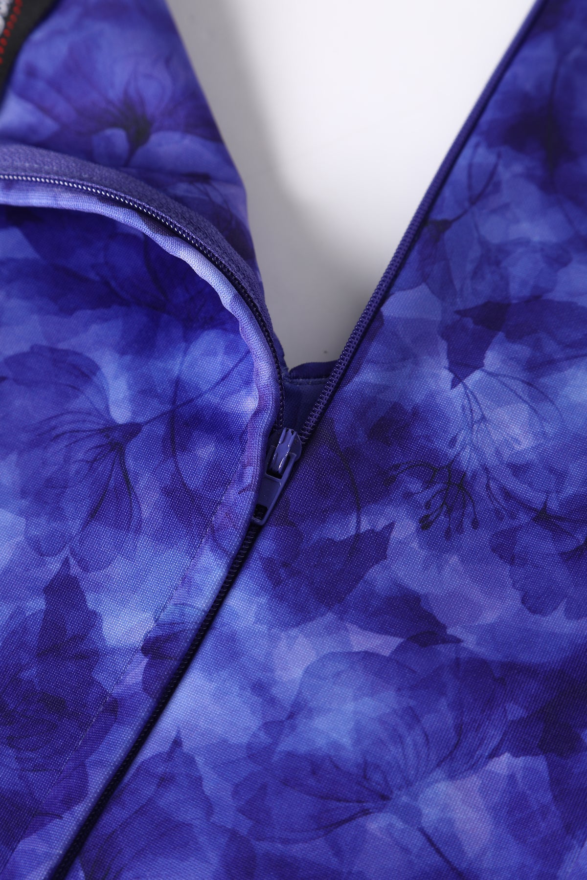 Purple Watercolor Lily Kleid