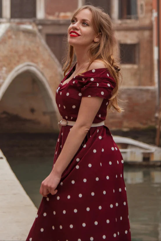 Burgundy Lilly Off Shoulder Kleid