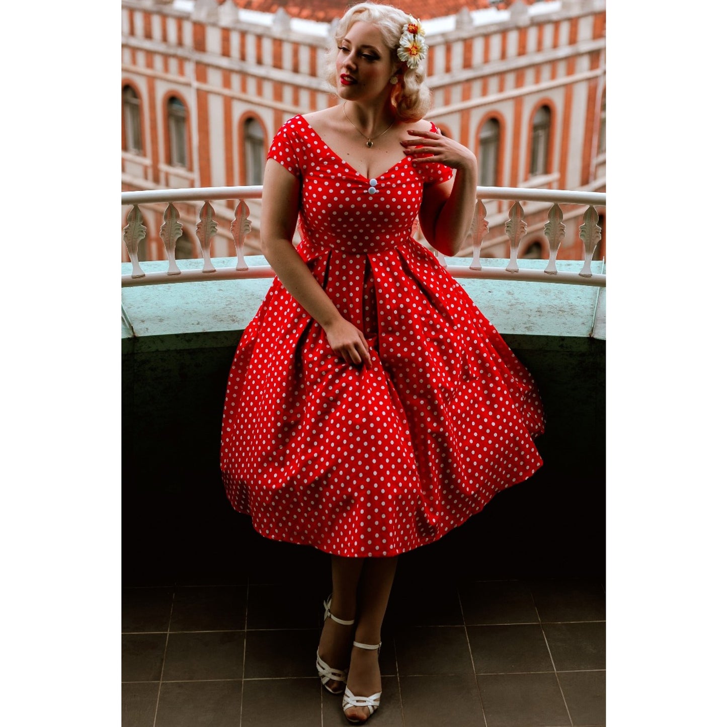 Red Lily Polka Kleid mit kleinen Punkten