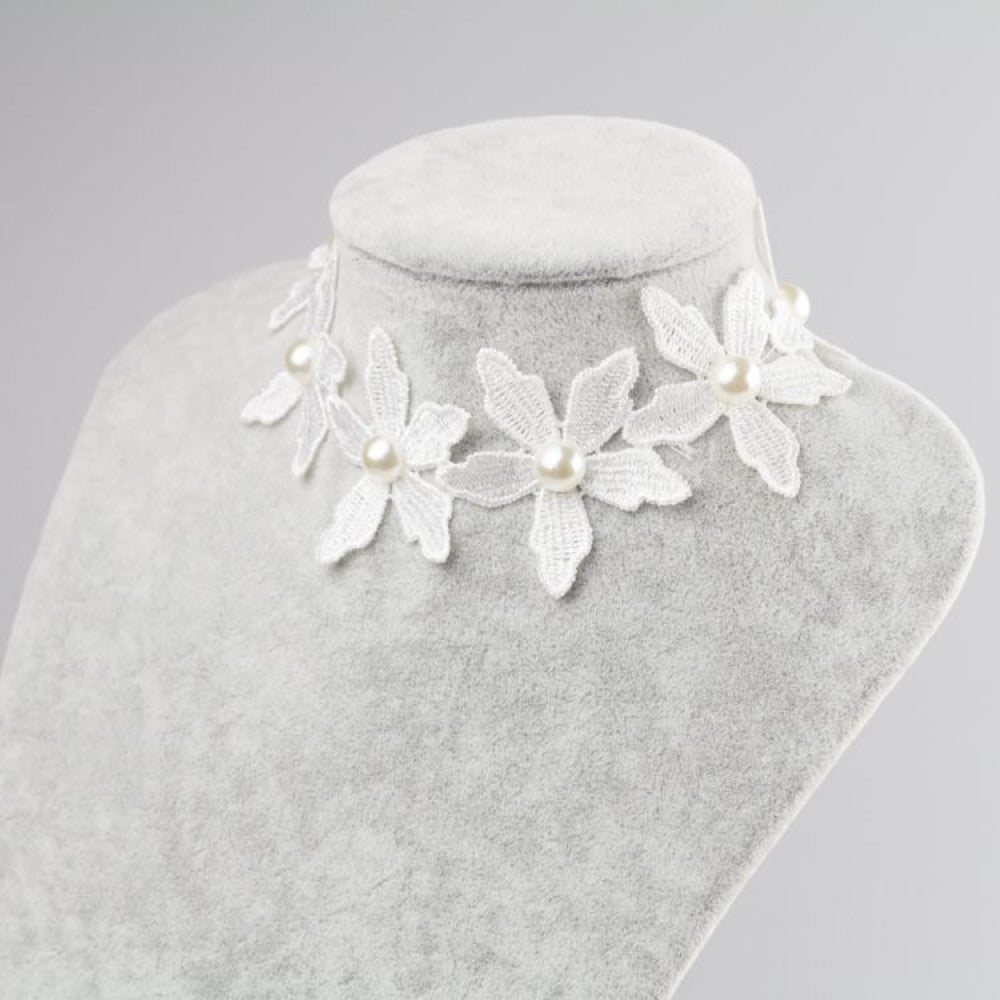 Flower & Pearls Choker - Halsband mit schwarzen Blüten