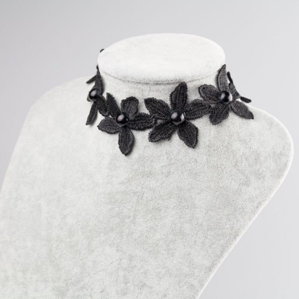 Flower & Pearls Choker - Halsband mit schwarzen Blüten