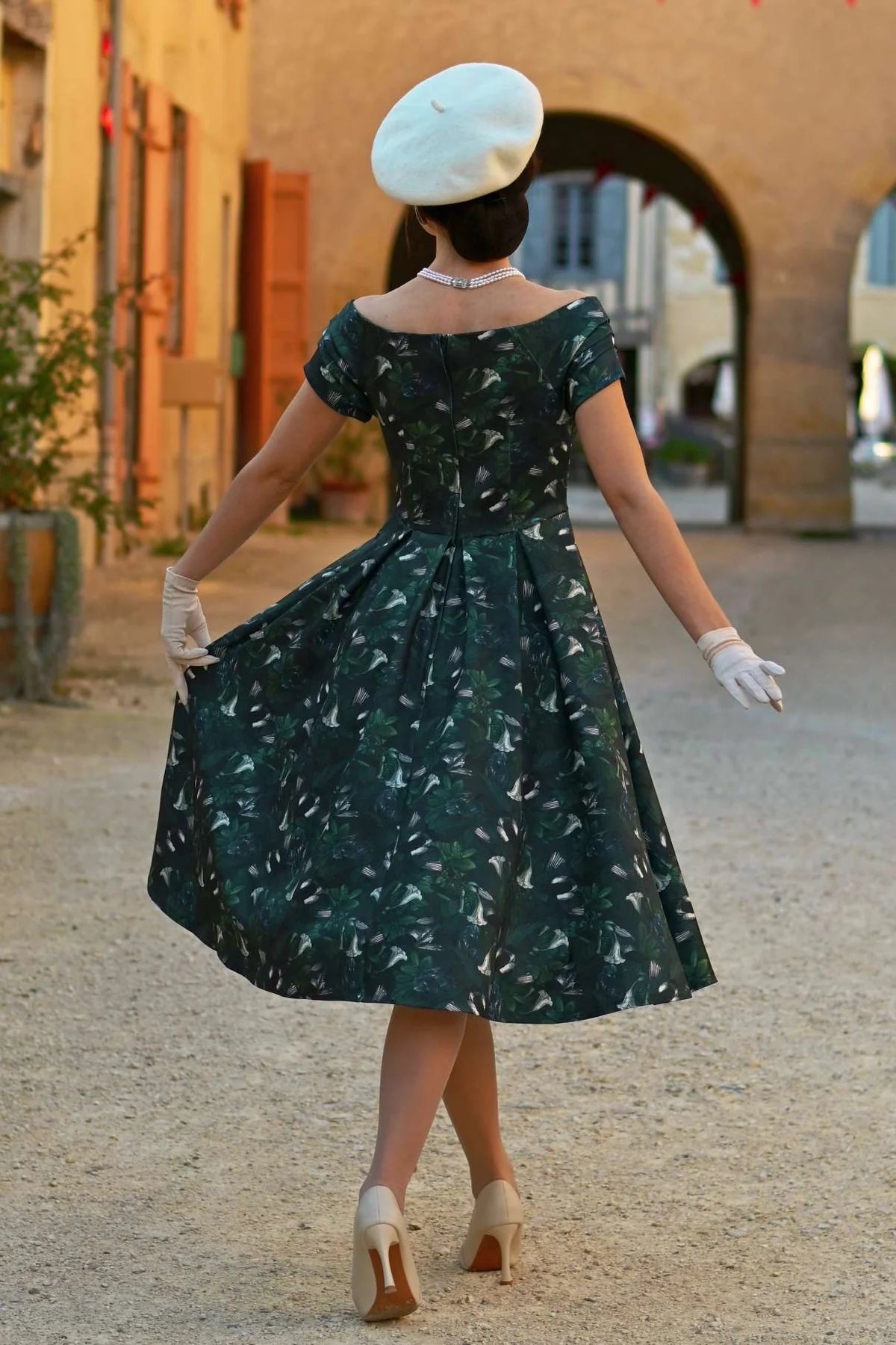 Dark Green Lily Dress - Offshoulder Kleid mit floralem Print