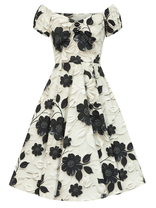 Das Taylor Floral Swing Dress von vorne auf weißem Hintergrund fotografiert