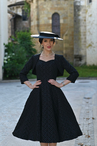 Ramona – elegantes schwarzes Kleid mit Blütenstruktur und Bolero