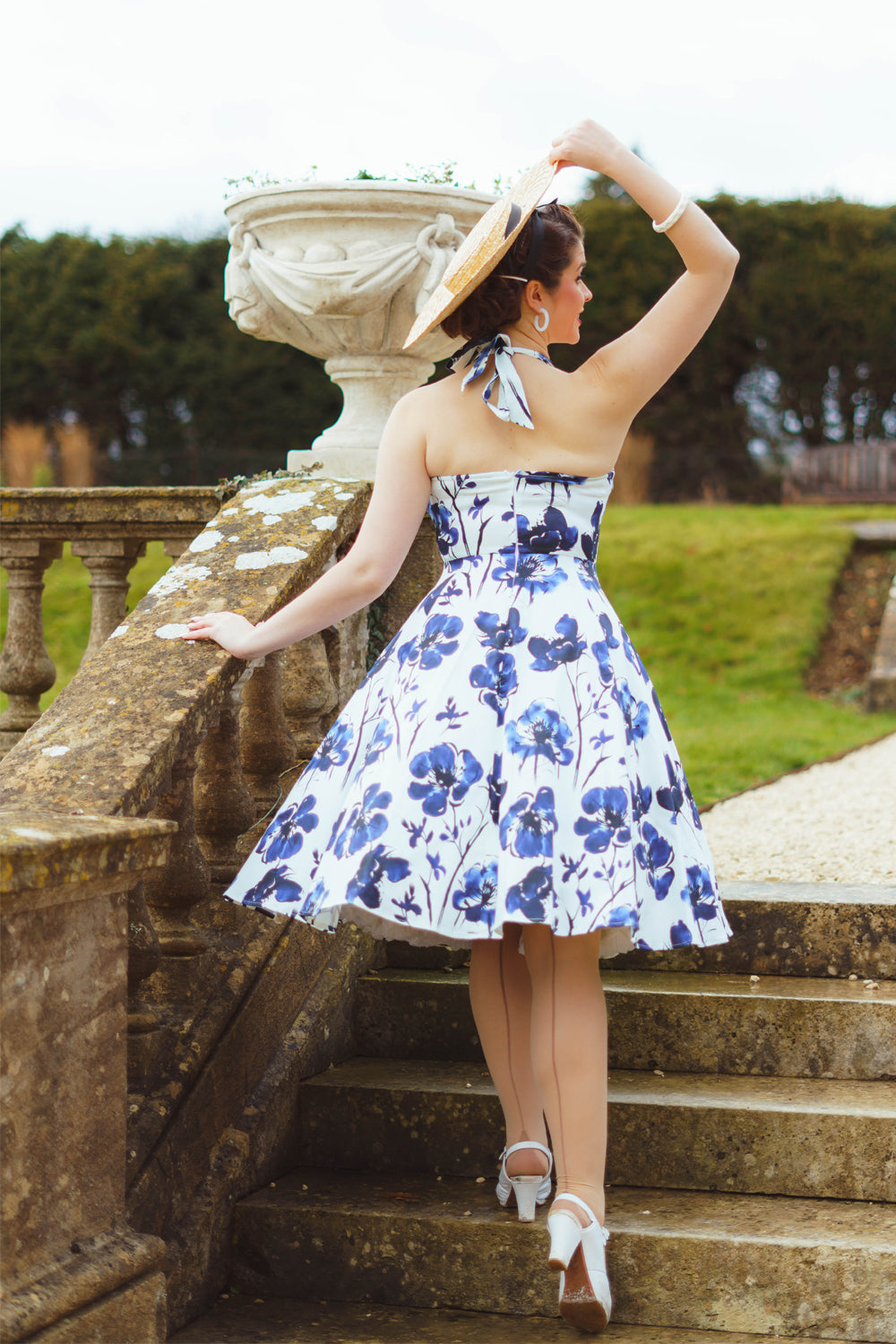 Indigo Romance Neckholder - Rockabilly Kleid mit blauen Blumen