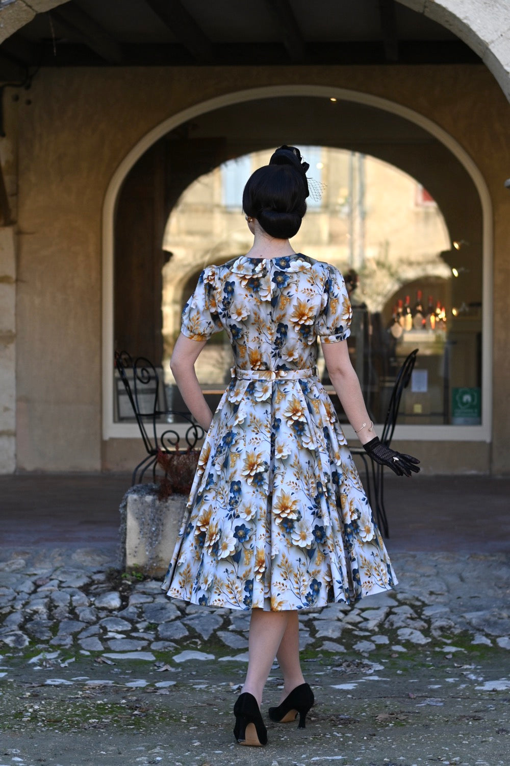 Marigold 3D Flower Dress - Retro Kleid mit Bubikragen
