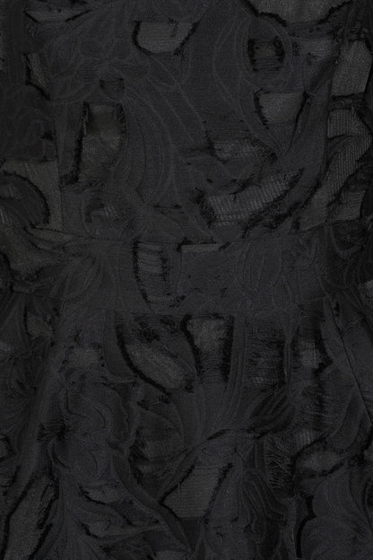 Noir Flora – schwarzes Blütenkleid mit Herzausschnitt