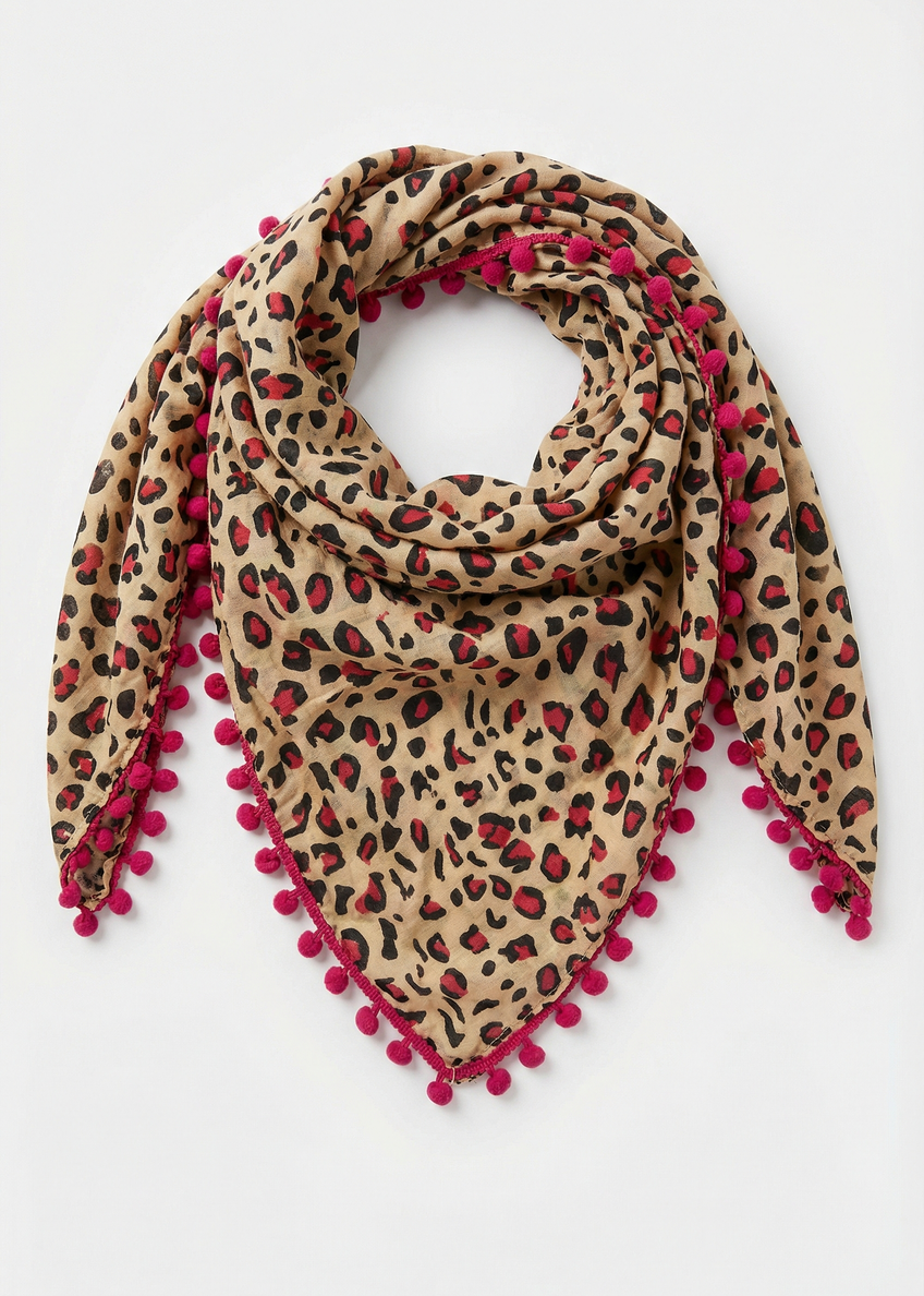 Baumwollschal mit Leopardenmuster und pinken Pommel-Bommeln auf hellem Hintergrund.