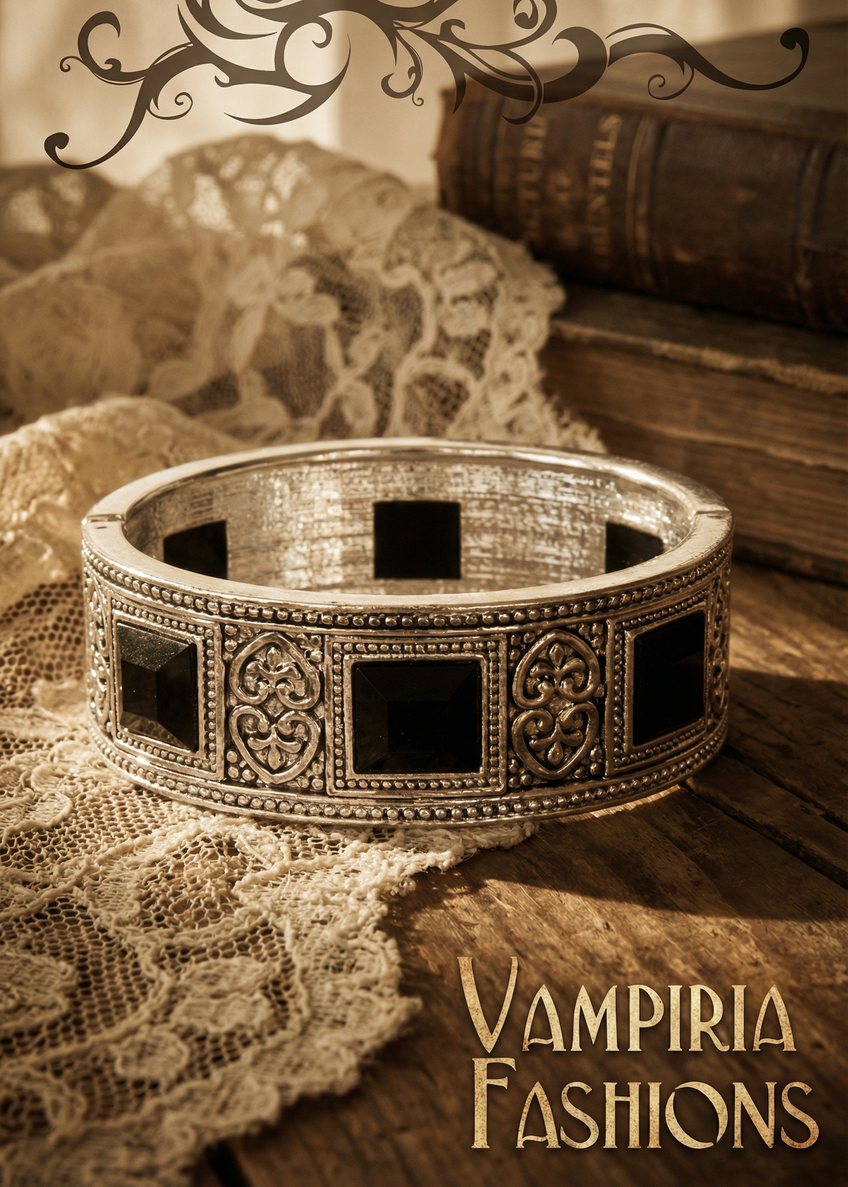 Barocke Armspange in Silberoptik mit schwarzen eckigen Steinen auf Spitze