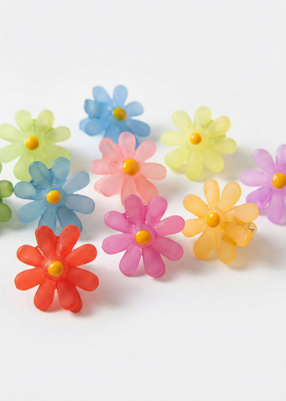 Zehn mini Blumen-Haarklammern in gemischten Farben auf weißem Hintergrund, darunter Rot, Pink, Blau, Grün, Gelb und Lila.