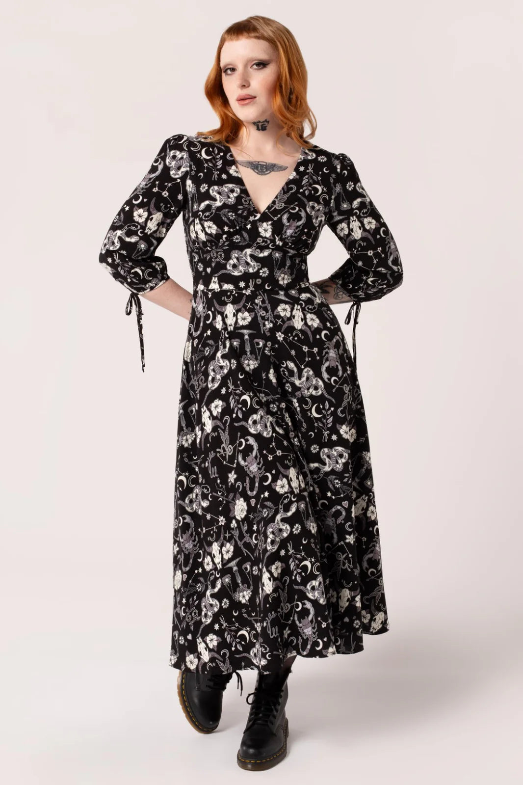 Star Sign Midi Dress - Gothic Kleid mit Print