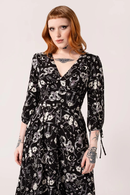 Star Sign Midi Dress - Gothic Kleid mit Print