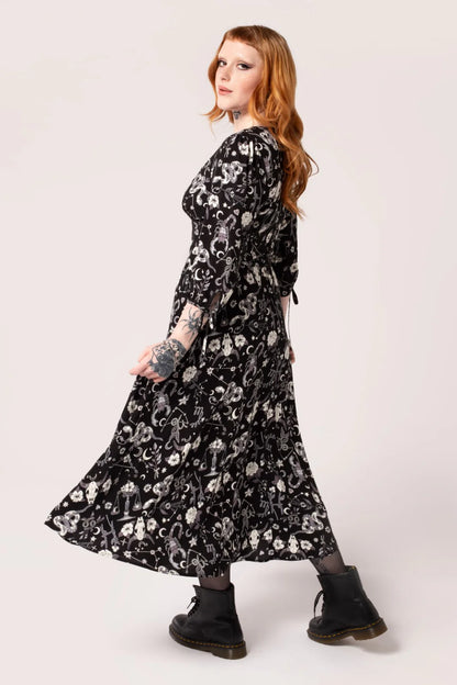Star Sign Midi Dress - Gothic Kleid mit Print