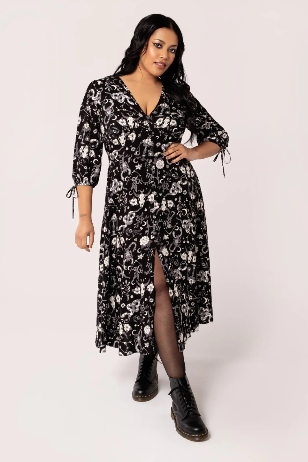 Star Sign Midi Dress - Gothic Kleid mit Print
