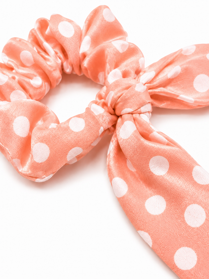 Haargummi Polka Dot -Scrunchie in pfirsich rosa
