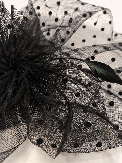 Fascinator mit Polka Dot Schleier