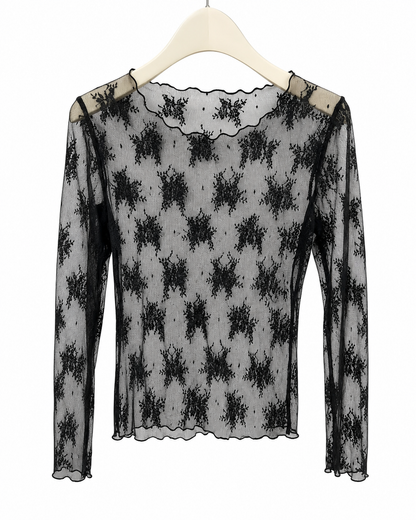 Top aus feiner floraler Spitze