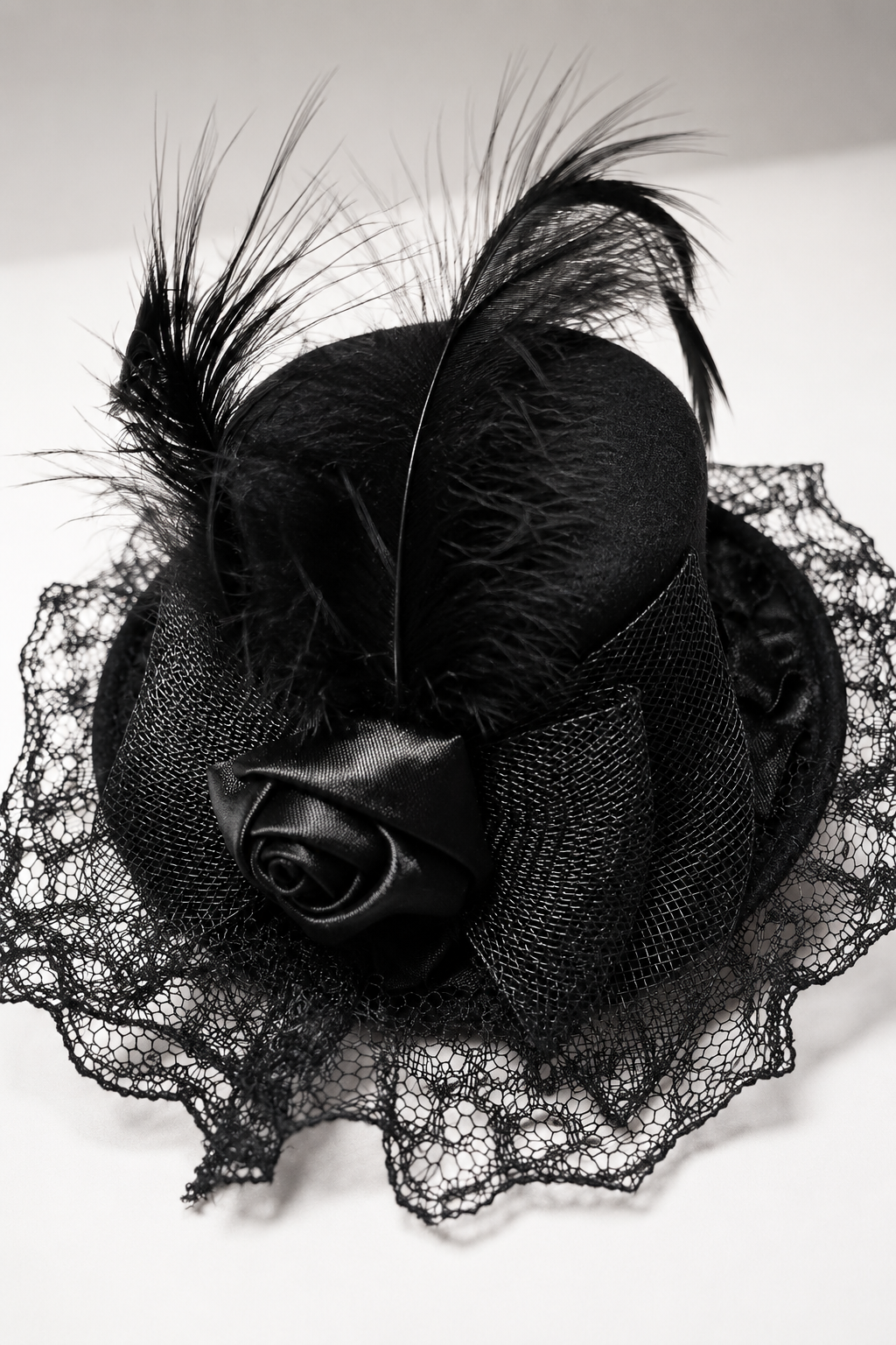 Black Rose Facinator Minihut