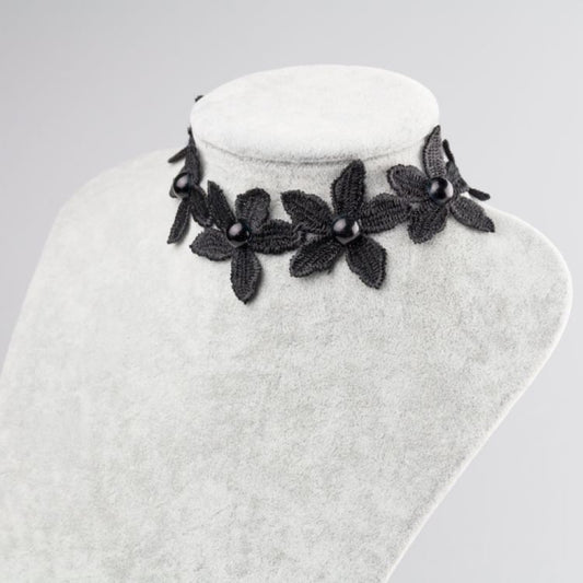 Flower & Pearls Choker - Halsband mit schwarzen Blüten